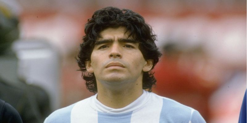 Maradona là bậc tiền bối vĩ đại của Messi